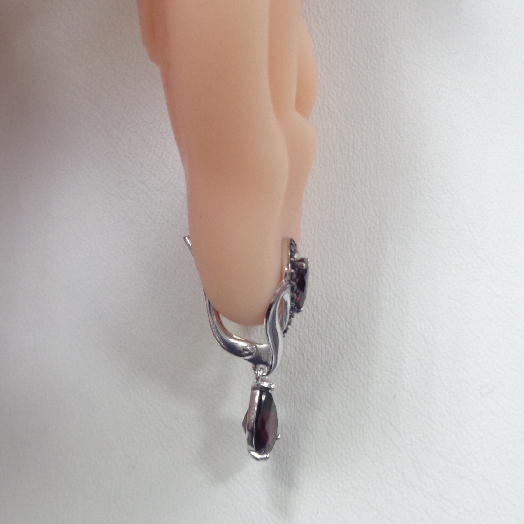 Серебряные серьги с гранатами